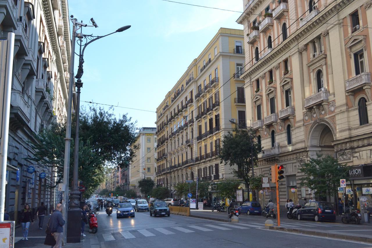 Le Stanze Di Dolly Bed & Breakfast Napoli Bagian luar foto