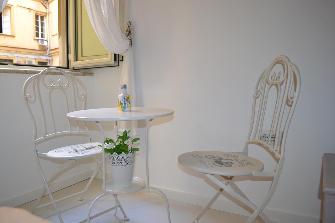 Le Stanze Di Dolly Bed & Breakfast Napoli Bagian luar foto
