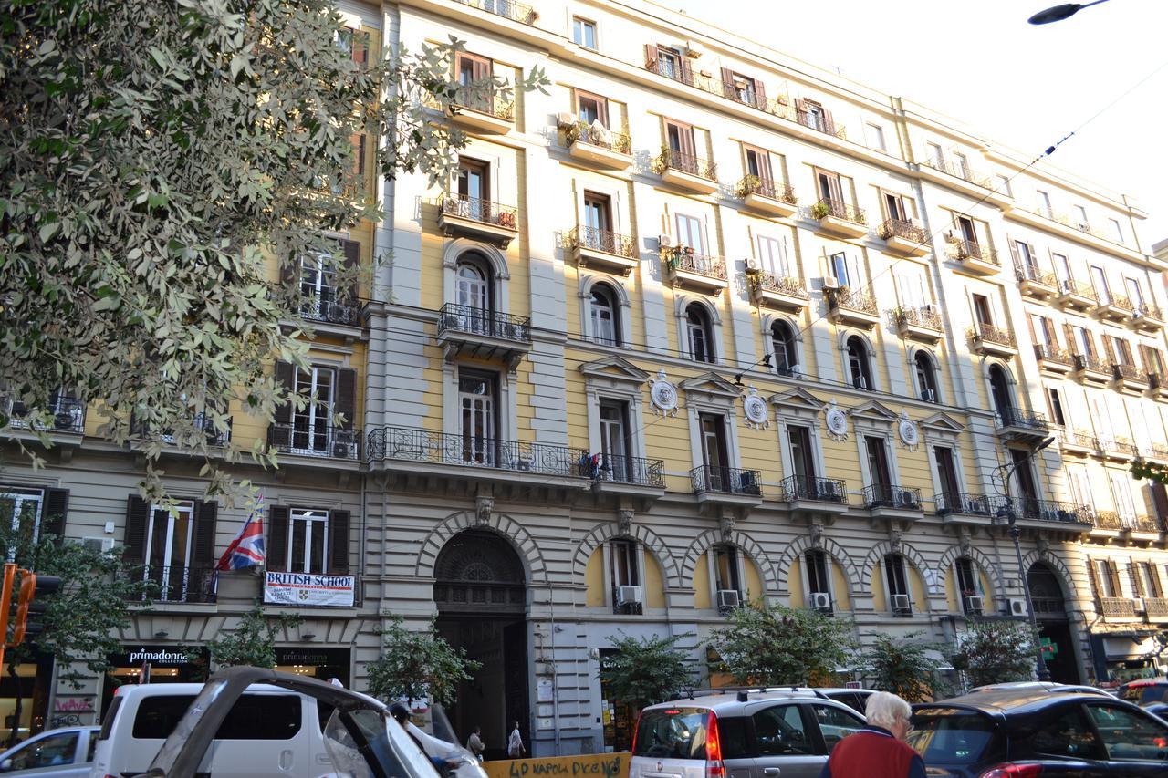 Le Stanze Di Dolly Bed & Breakfast Napoli Bagian luar foto