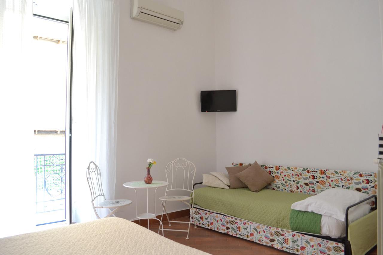 Le Stanze Di Dolly Bed & Breakfast Napoli Bagian luar foto