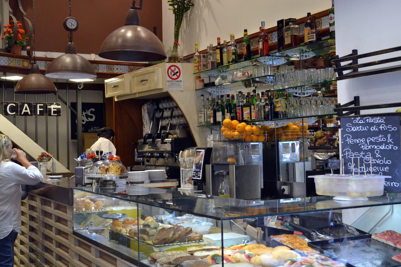 Le Stanze Di Dolly Bed & Breakfast Napoli Bagian luar foto