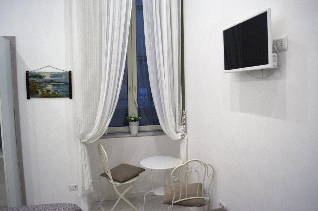 Le Stanze Di Dolly Bed & Breakfast Napoli Bagian luar foto